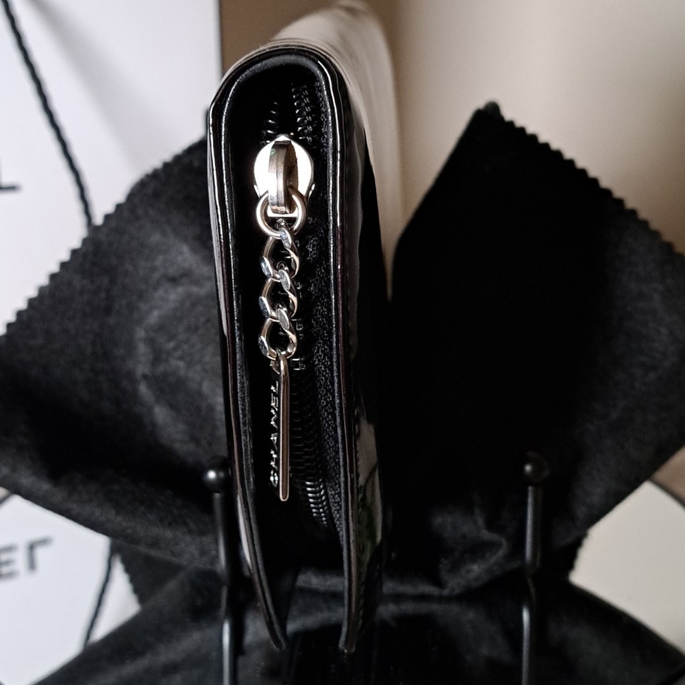 CHANEL Patent Trousse Maquil Clutch Wallet Black Like New - Picture 10 of 17